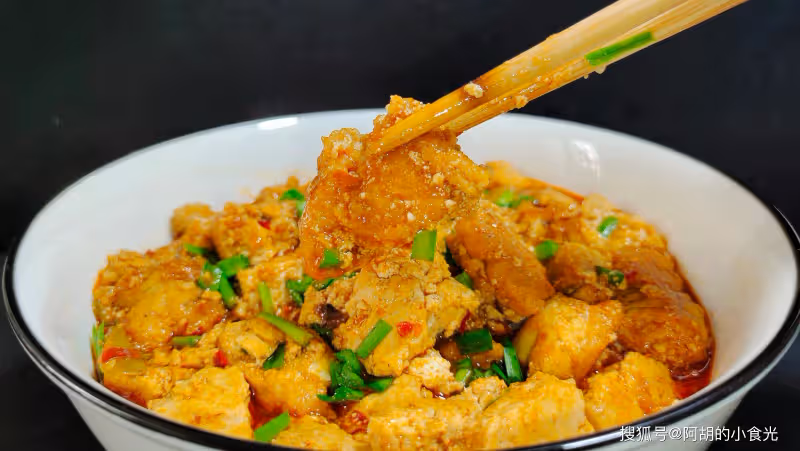豆腐和它天生一對,一碗全是高蛋白!花小錢燉一碗,營養極好,美味妙不可言