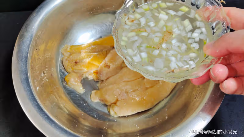 豆腐和它天生一對,一碗全是高蛋白!花小錢燉一碗,營養極好,美味妙不可言
