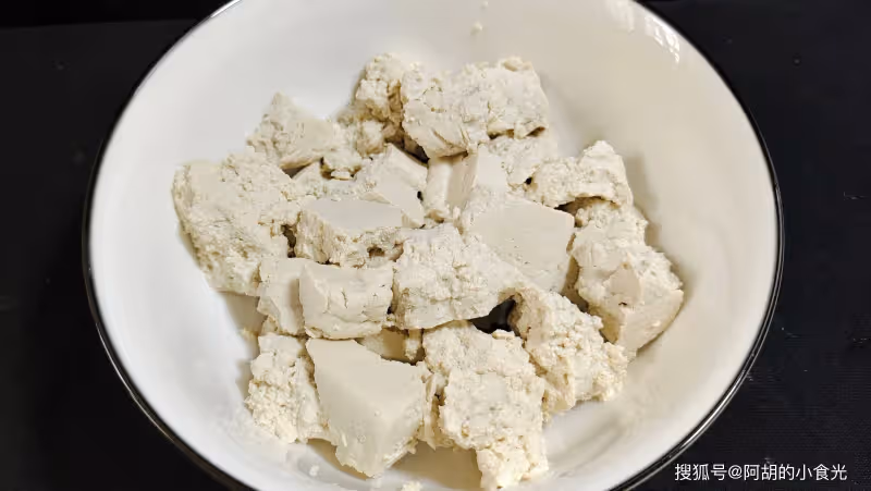 豆腐和它天生一對,一碗全是高蛋白!花小錢燉一碗,營養極好,美味妙不可言