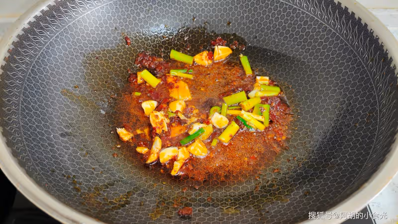 豆腐和它天生一對,一碗全是高蛋白!花小錢燉一碗,營養極好,美味妙不可言