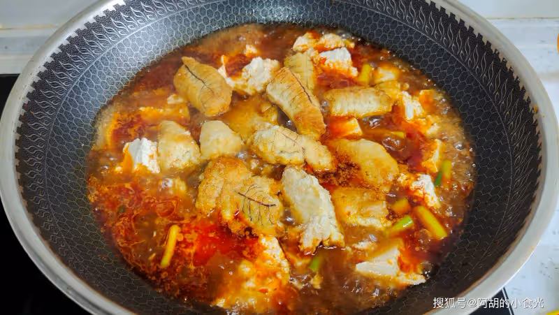豆腐和它天生一對,一碗全是高蛋白!花小錢燉一碗,營養極好,美味妙不可言
