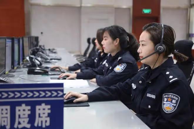 回顧:20年女子大鬧派出所對民警又打又踢,放言整個長沙我是老大