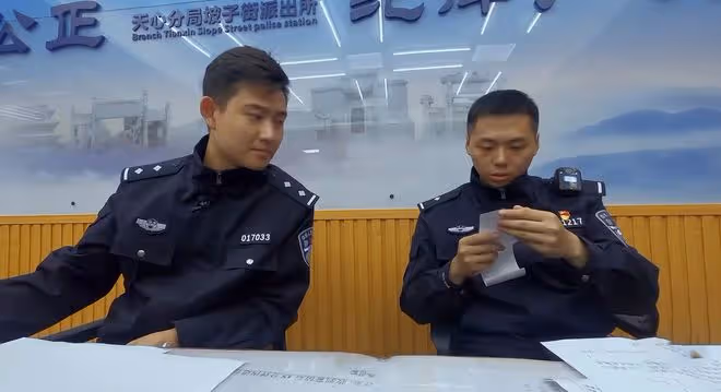 回顧:20年女子大鬧派出所對民警又打又踢,放言整個長沙我是老大