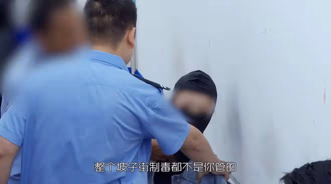 回顧:20年女子大鬧派出所對民警又打又踢,放言整個長沙我是老大