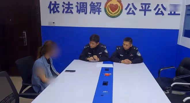 回顧:20年女子大鬧派出所對民警又打又踢,放言整個長沙我是老大
