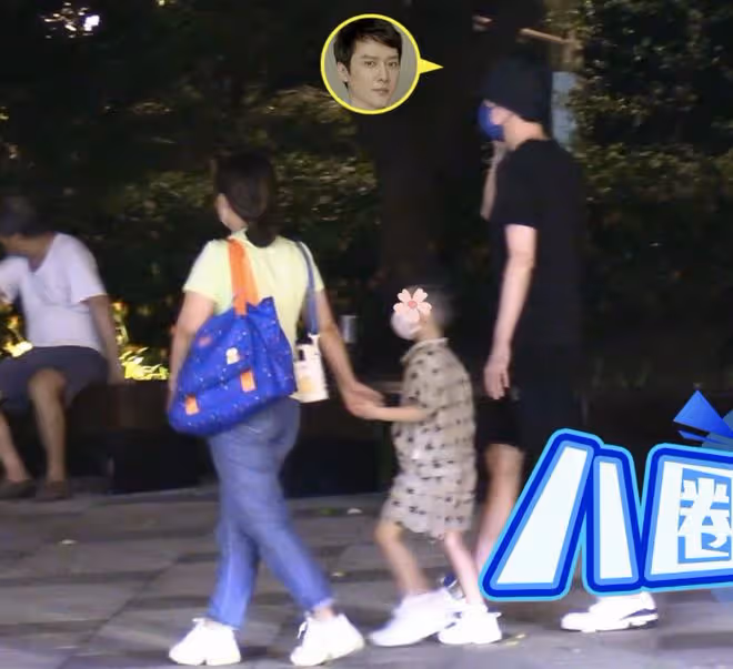 馮紹峰帶兒子看燈光秀,4歲想想氣質在線,牽手爸爸保姆像一家人