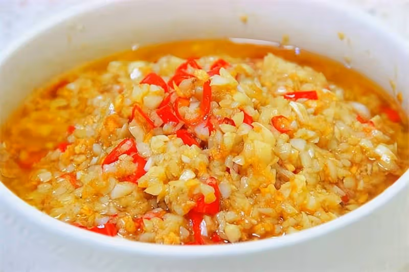 飯店的蒜蓉醬為什麼那麼香？原來大廚是這樣操作的，不苦也不澀