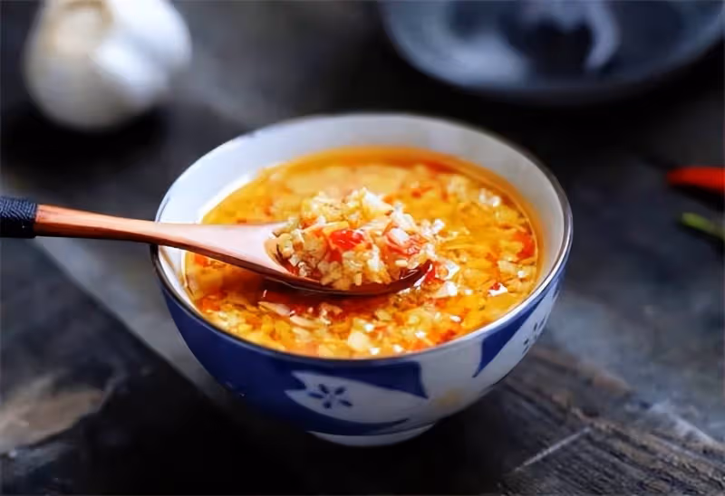 飯店的蒜蓉醬為什麼那麼香？原來大廚是這樣操作的，不苦也不澀