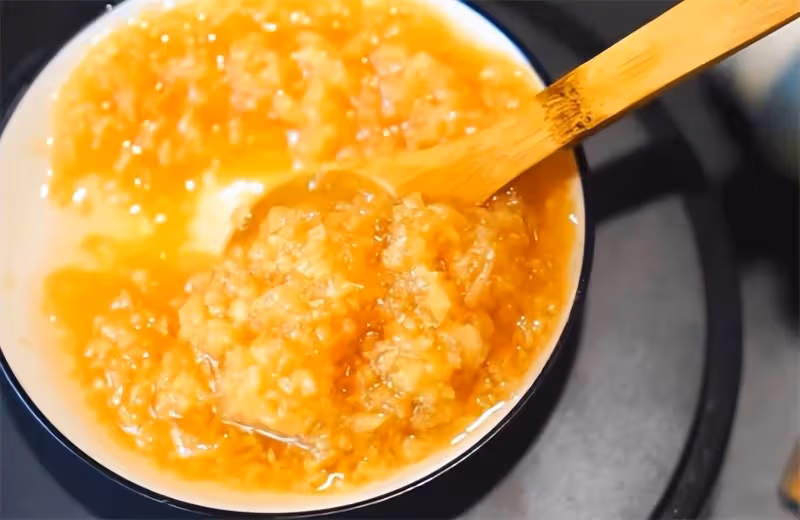 飯店的蒜蓉醬為什麼那麼香？原來大廚是這樣操作的，不苦也不澀