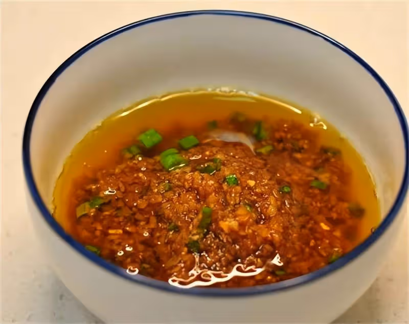 飯店的蒜蓉醬為什麼那麼香？原來大廚是這樣操作的，不苦也不澀