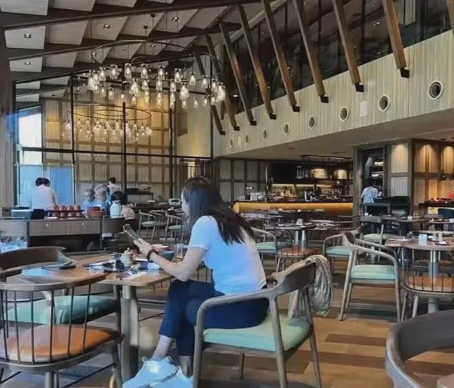 徐靜蕾一個人去日本旅遊，身材大變樣，黃立行未現身疑感情破裂