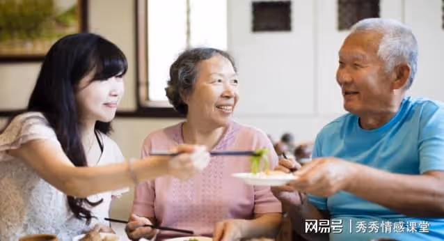 我家52萬補償款被叔叔拿走了,我媽去要,卻被爺爺奶奶擋在門外