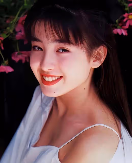 宮澤理惠日本美強慘，11歲被母親送上導演的床，27歲回國逆風翻盤