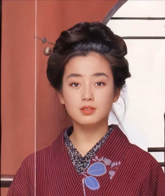 宮澤理惠日本美強慘，11歲被母親送上導演的床，27歲回國逆風翻盤