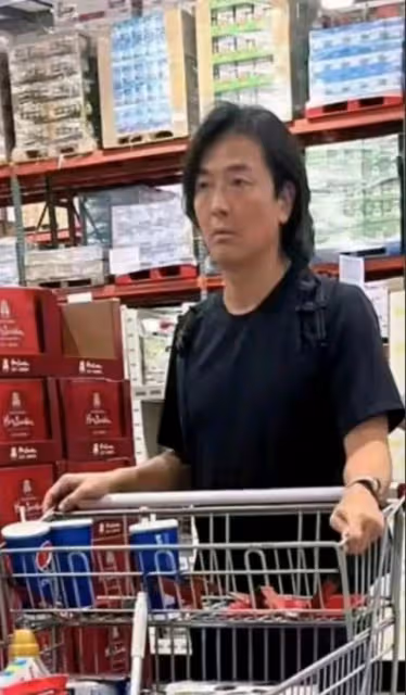 鄭伊健蒙嘉慧日本逛街被拍,鄭伊健又黑又瘦變滄桑,蒙嘉慧疑懷孕
