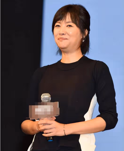 49歲徐靜蕾日本旅遊打高爾夫，住豪華2600元酒店，腰部現3層整肉