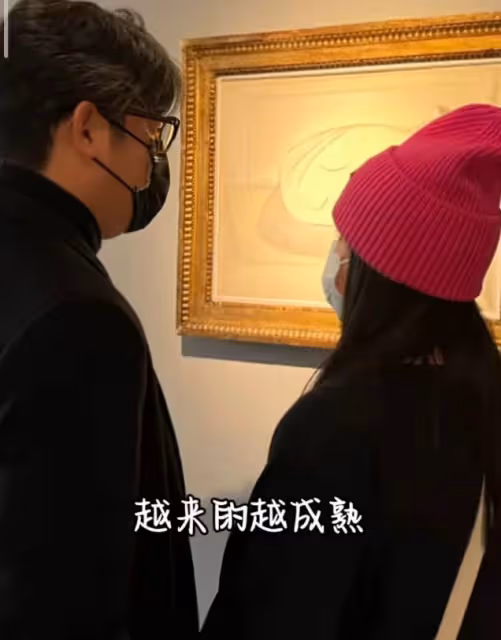 王岳倫送愛女出國上學，夸女兒越來越成熟優秀，王詩齡落淚告別