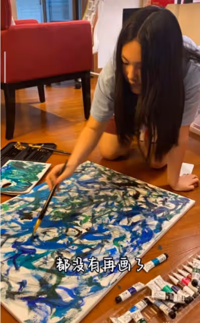 王岳倫送愛女出國上學，夸女兒越來越成熟優秀，王詩齡落淚告別