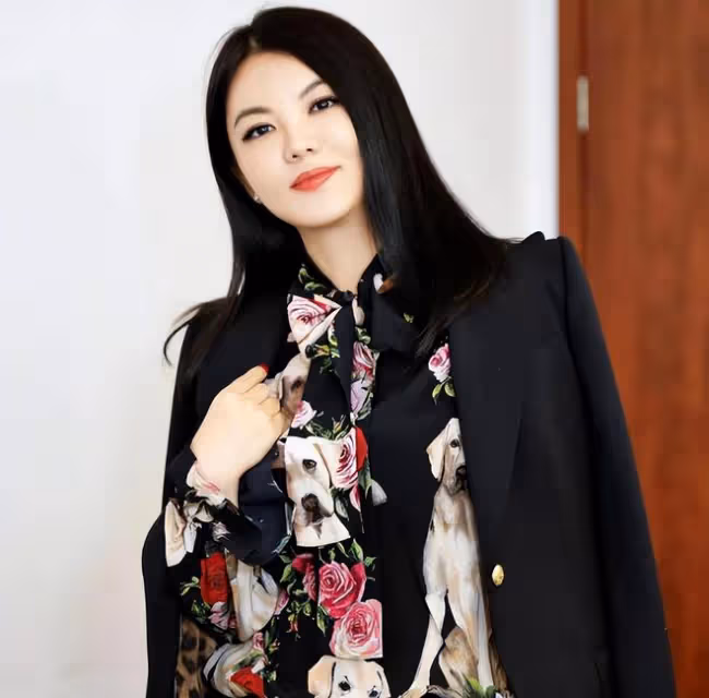王岳倫送愛女出國上學,夸女兒越來越成熟優秀,王詩齡落淚告別