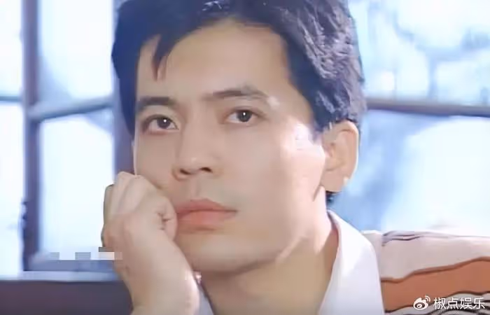 他錯過鞏俐,29歲娶初戀為妻,攜手相伴30年,這就是最好的愛情