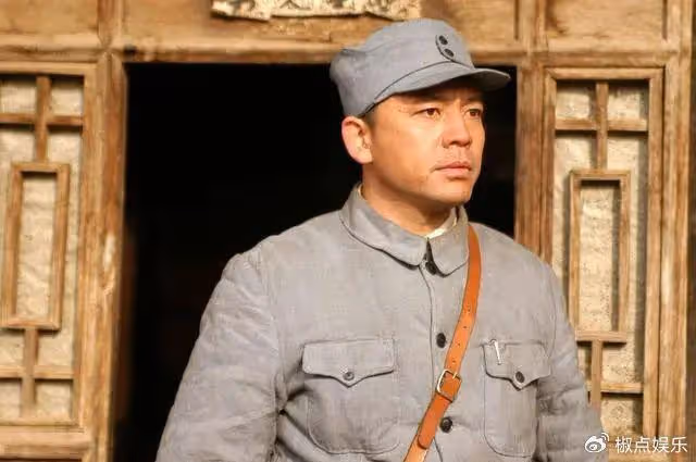 他錯過鞏俐，29歲娶初戀為妻，攜手相伴30年，這就是最好的愛情