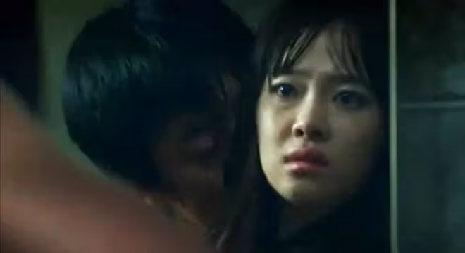 同時「伺候」父子倆,被玩到走不了路,大尺度5P更是不忍直視!