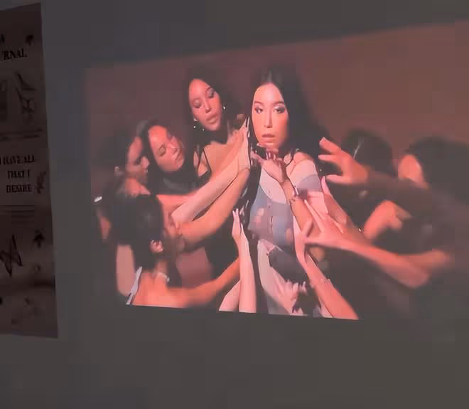 高以翔女友吸粉40萬,發布音樂獲得成功,和媽媽分享合影照