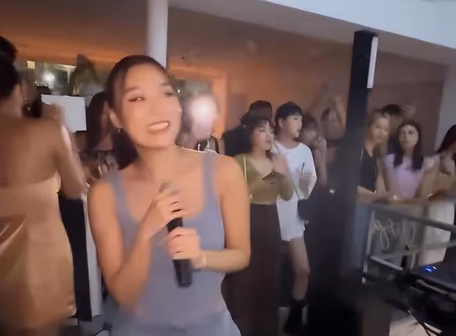 高以翔女友吸粉40萬,發布音樂獲得成功,和媽媽分享合影照
