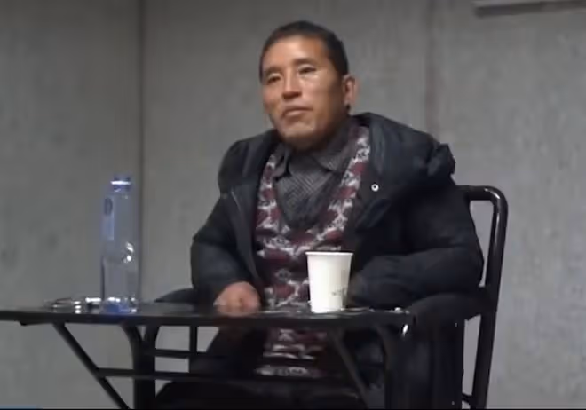 2018年,囂張死刑犯當庭怒懟法官,用咒語攻擊警察,最後傻眼了