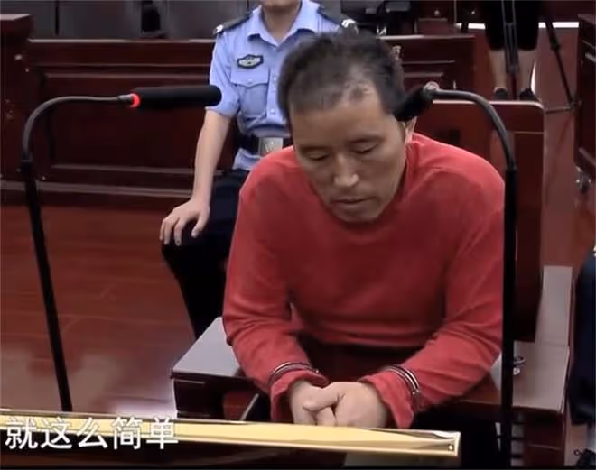 2018年,囂張死刑犯當庭怒懟法官,用咒語攻擊警察,最後傻眼了