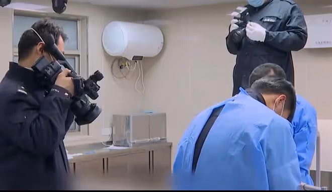 2018年,囂張死刑犯當庭怒懟法官,用咒語攻擊警察,最後傻眼了