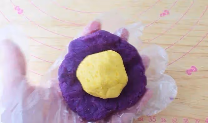 沒有烤箱也能做法月餅,配方和做法教給你,軟糯香甜,好吃不膩,更健康~