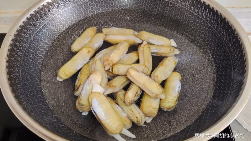 鮮到停不下來!這倆食材絕配,竟還是「補鈣小能手」,蒸一盤,簡直是神仙美味