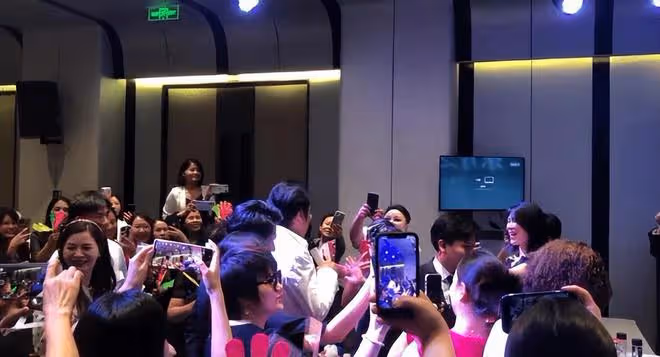 馬景濤這是怎麼了?演出期間做歪嘴動作,網友懷疑他中風面癱