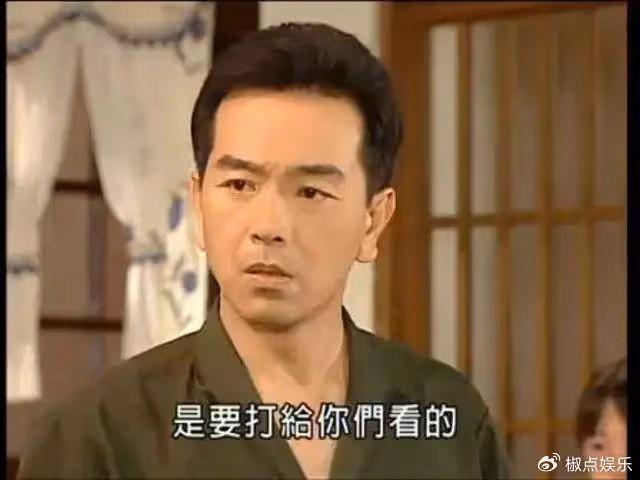 知名老戲骨低調隱婚30年,一件衣服穿了35年,直播帶貨被人罵哭