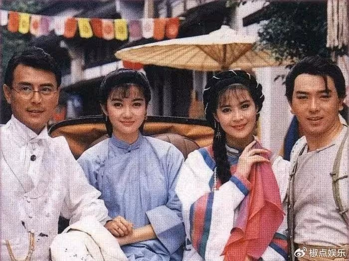 知名老戲骨低調隱婚30年,一件衣服穿了35年,直播帶貨被人罵哭