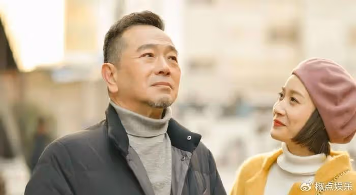 知名老戲骨低調隱婚30年,一件衣服穿了35年,直播帶貨被人罵哭