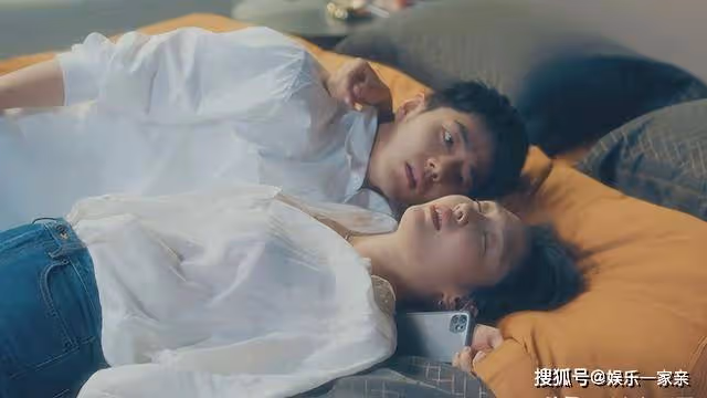 《驕陽伴我》簡冰離婚後懷孕三月,不料閨蜜和前夫搞一塊,太狗血