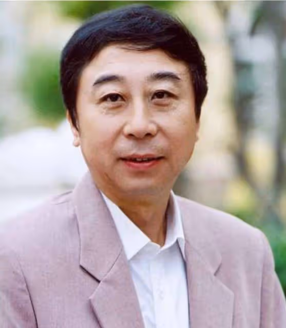 他上舞台33次,老婆成了他的專職司機,兒子30歲如今事業有成