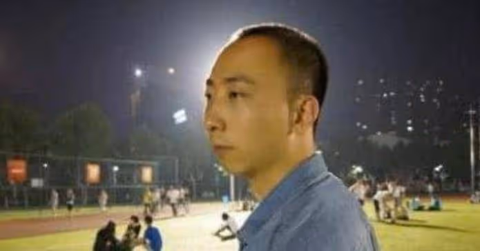 他上舞台33次,老婆成了他的專職司機,兒子30歲如今事業有成