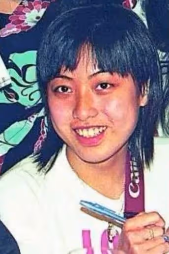 01年高中輟學養家，36歲嫁入豪門，41歲成香港女首富，她憑什麼