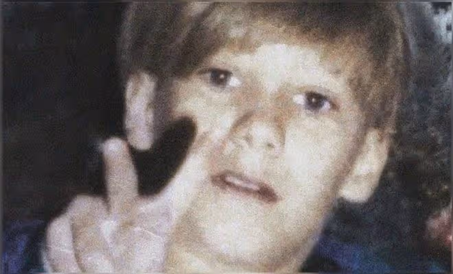 被拐到西班牙的美國少年,4年後重回家中,被自己耳朵戳穿騙局