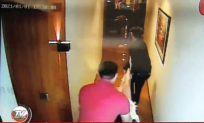 參加11名男子的派對,23歲空姐暴斃酒店,體內測出11人DNA