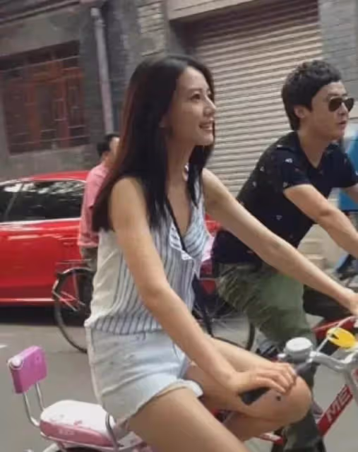 高圓圓近距離圖太圈粉,真不敢相信她快50歲了,令人羨慕的好看