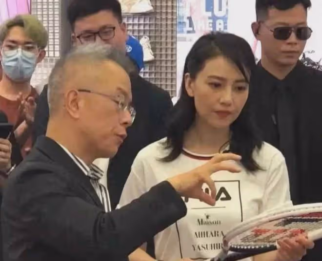 高圓圓近距離圖太圈粉,真不敢相信她快50歲了,令人羨慕的好看