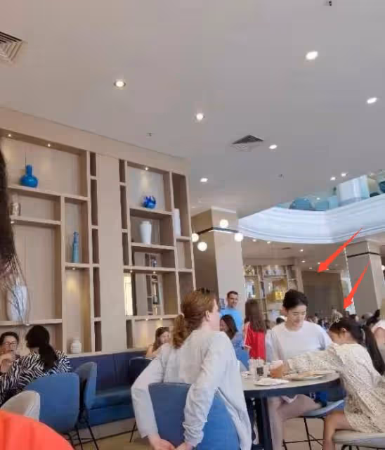馬爾他偶遇章澤天母女,被曝花100萬請家庭教師,7歲女兒罕見曝光