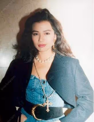 丈夫英年早逝，癡情為夫守寡，無兒無女永不再嫁，孤身堅強14年終紅了眼眶：還是熬不過現實