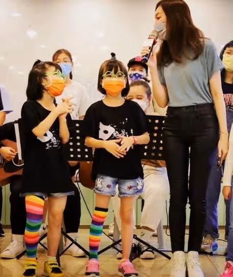 從不大肆慶祝!曾馨瑩生日「一定挪出時間行善」,帶2女兒加入「慷慨捐出300萬」給最好身教