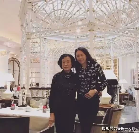 莫文蔚曬出在德國的家,客廳裝了個「大鳥籠」,設計太超前了
