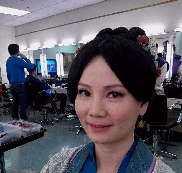 港媒報道,53歲著名港星不敵癌症去世,生前露面暴瘦變化太大!
